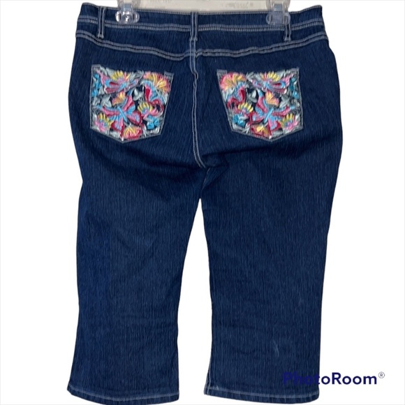 Sizzle Jeans 13 capri embroidered floral back pockets measurements in pictures - Picture 3 of 12
